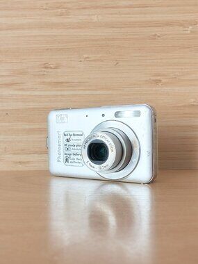 HP Photosmart R742 7MP Digital Camera Silver Tested Working